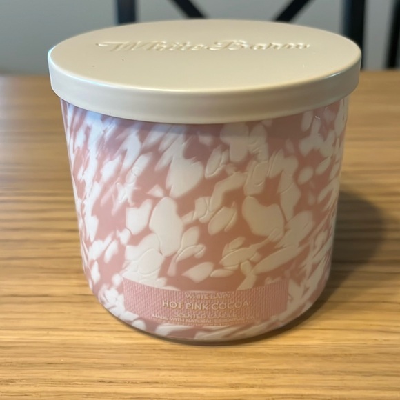 Bath & Body Works 3 Wick Candle. Hot Pink Cocoa - Picture 1 of 3